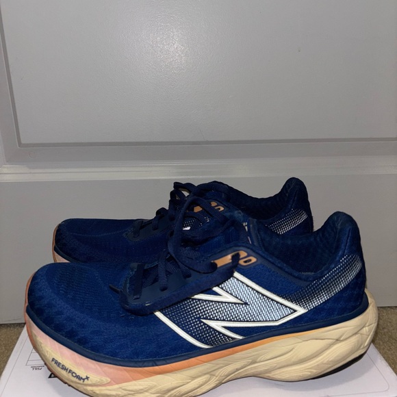 New Balance 1080 v14 - Picture 2 of 6